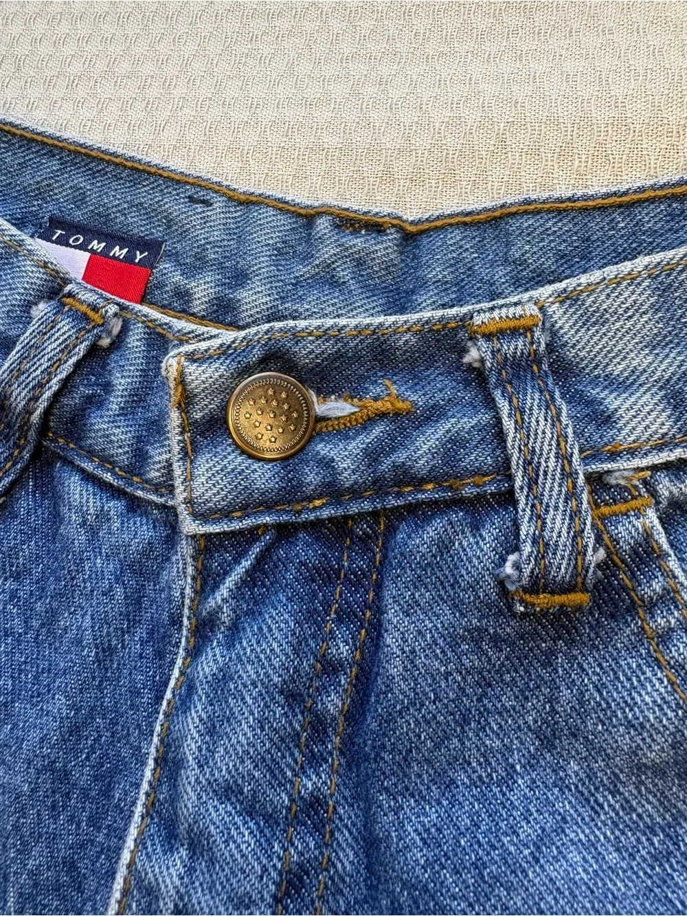 Vintage Y2K/90’s Tommy Hilfiger “Tommy Girl” cut off high waist Shorts waist 25”